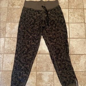 EUC Lululemon digital camo side-zip joggers